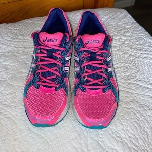 Women’s ASICS size 7
